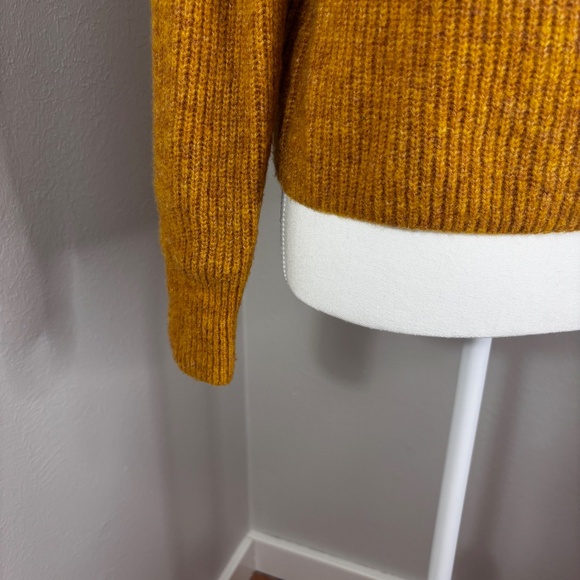 Banana Republic Mock Neck Sweater - Picture 4 of 10